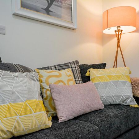 Stylish Suite With Free Parking Manchester Exterior photo