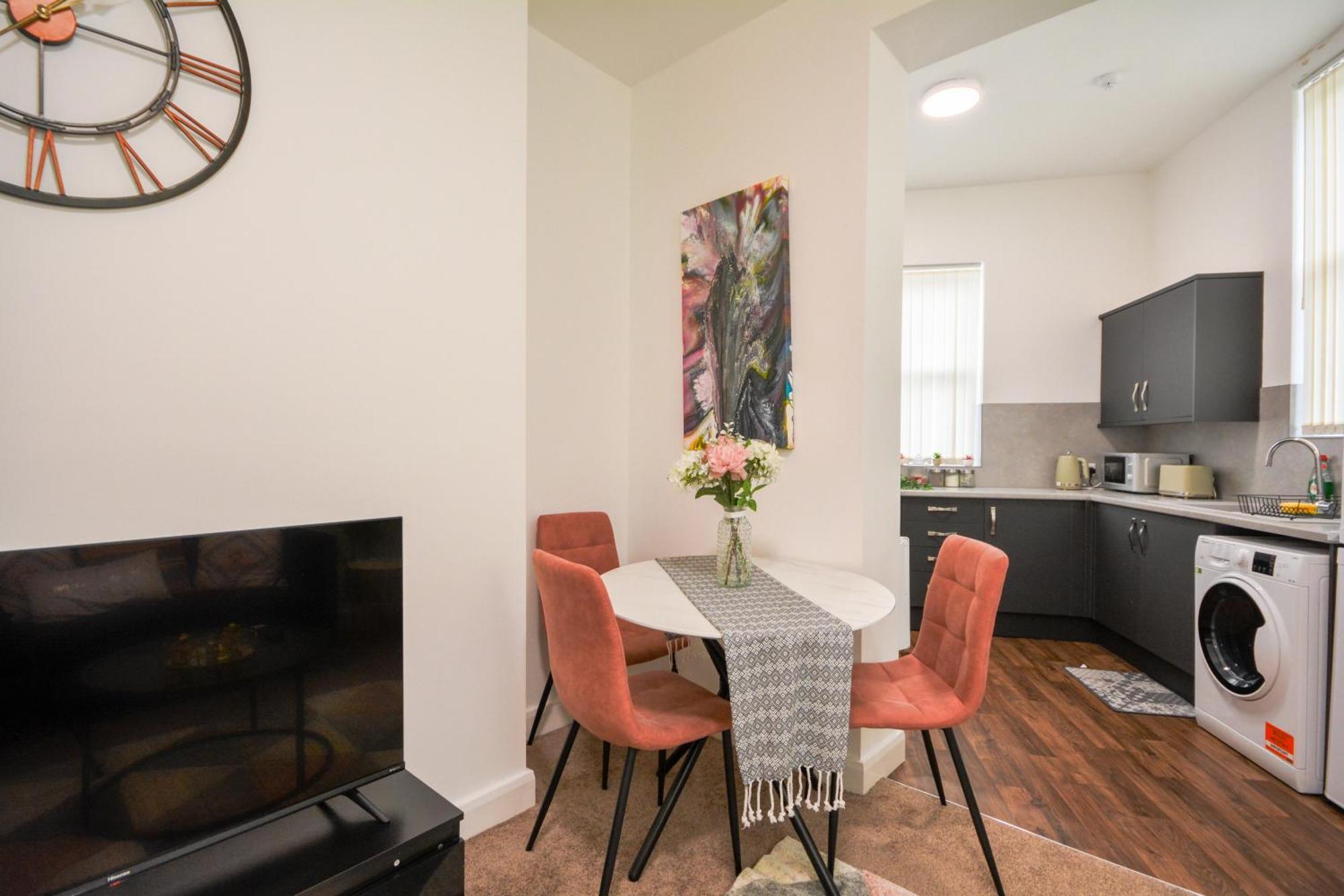 Stylish Suite With Free Parking Manchester Exterior photo