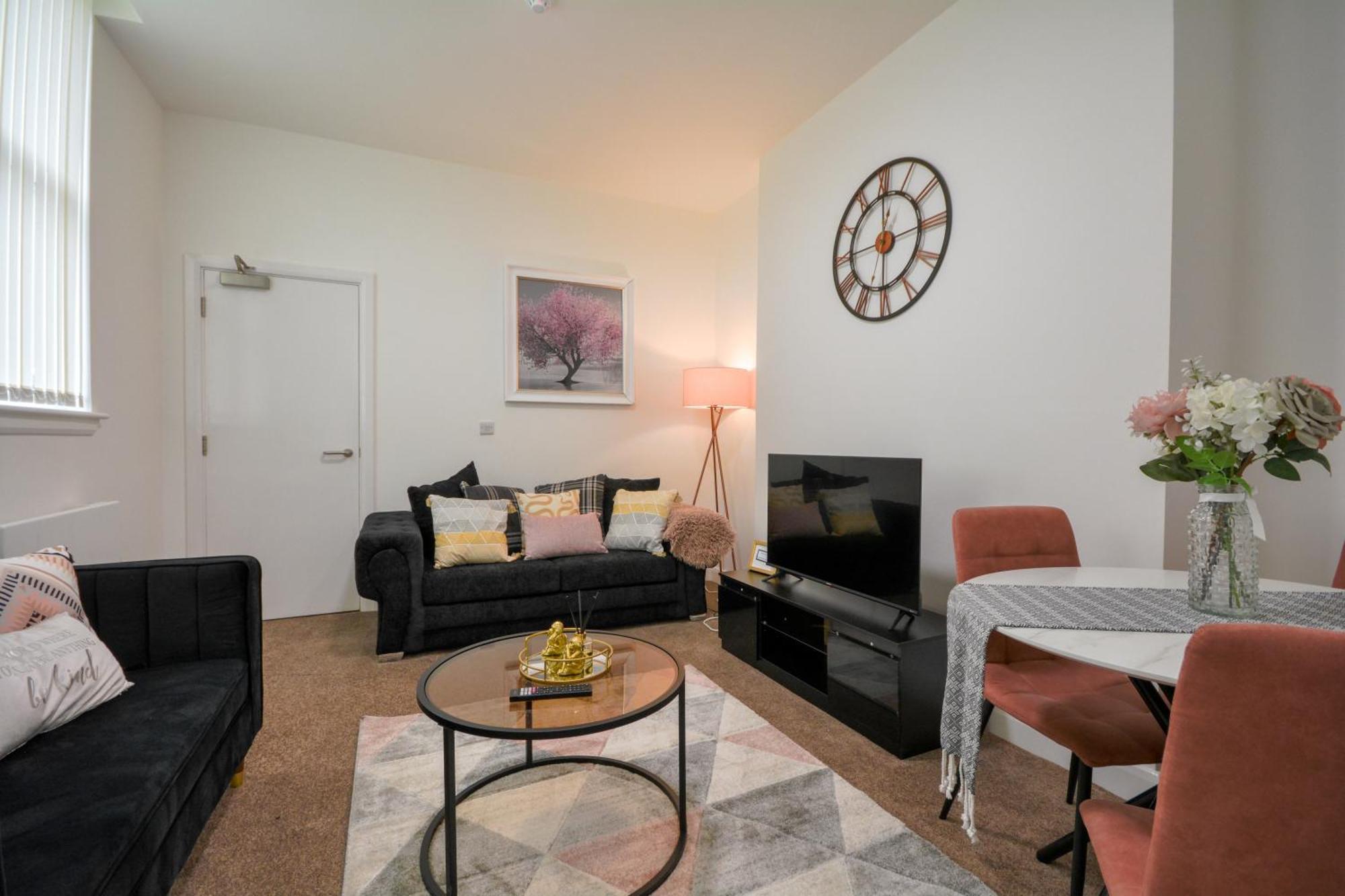 Stylish Suite With Free Parking Manchester Exterior photo
